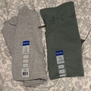 Gildan Short Sleeve Tees in Gray and Green